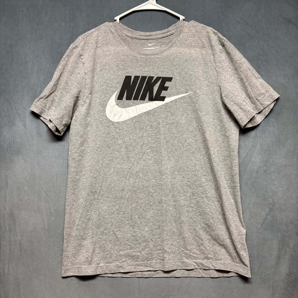 Nike Gray Swoosh T Shitt Athletic Athleisure Streetwear Skater Men’s Medium